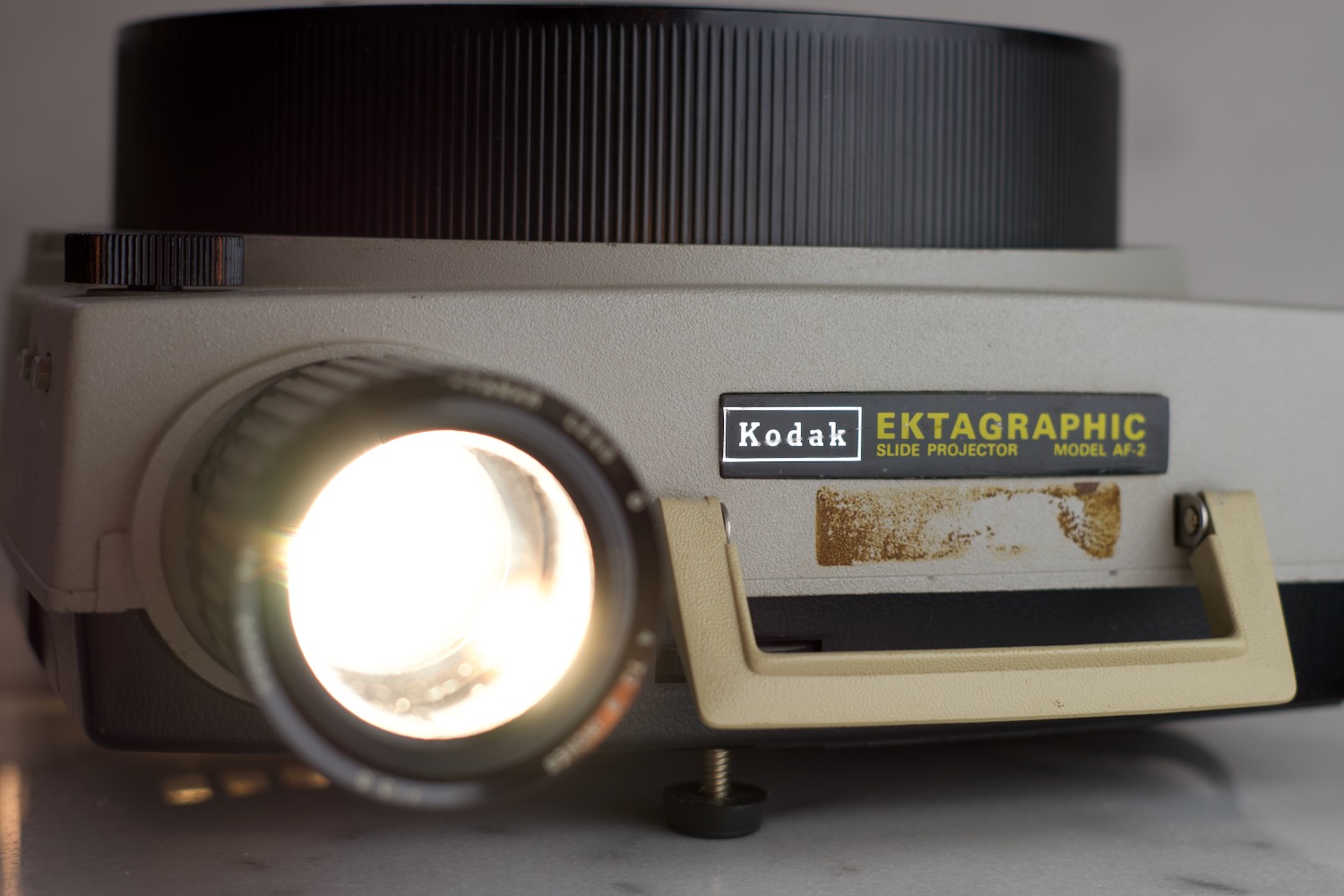 Kodak Ektagraphic AF2 Autofocus Slide Projector with Remote